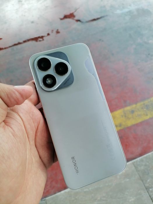 Honor 400 lite 256 gb sotiladi