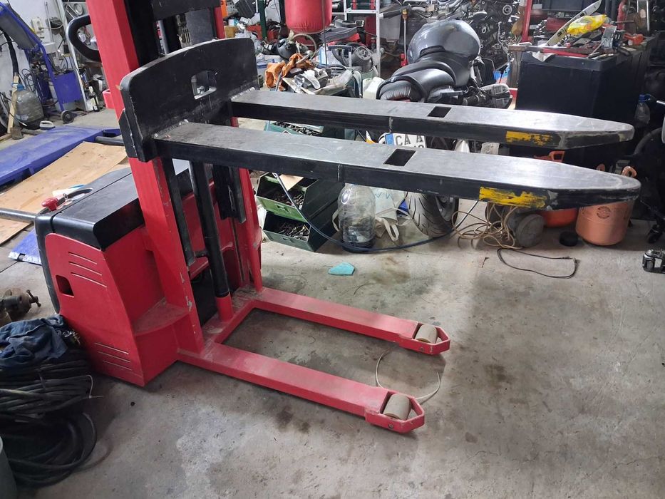 Електрически високоповдигащ стакер Veni