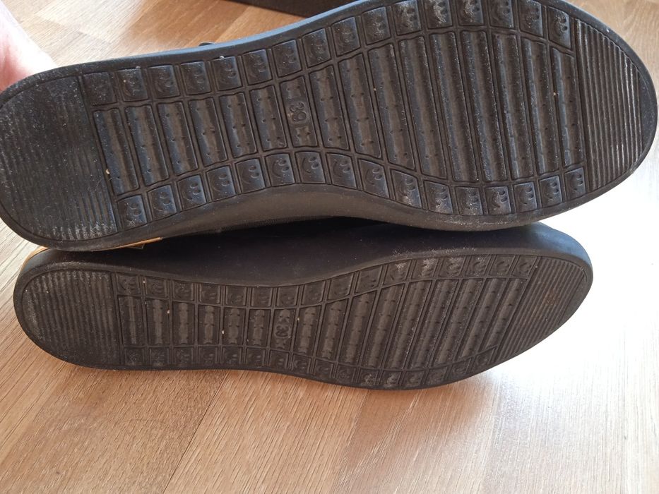 Боти с камъчета нови