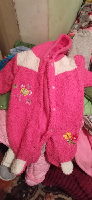 Продаются  детские комбинезоны на девочку