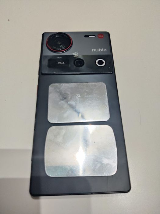 Telefon ZTE Nubia Z70 Ultra 24 gb ram, 1 T (1 terra) stocare, procesor snapdragon 8 elit
