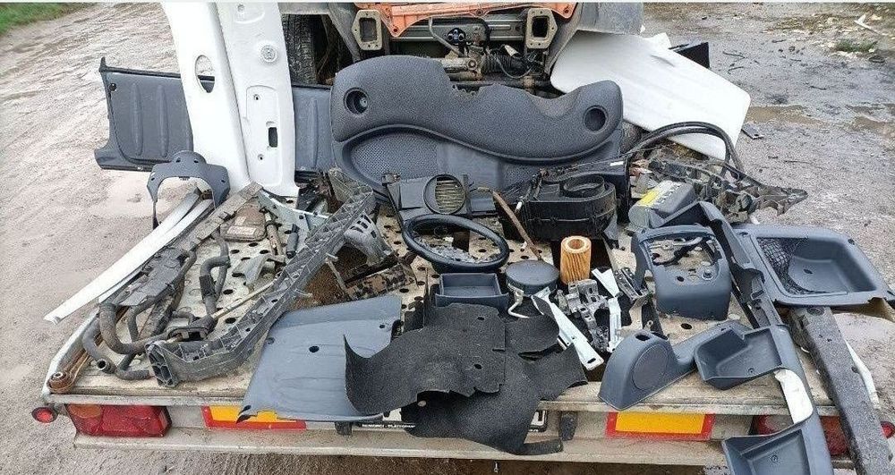 Dezmembrez vând piese Smart fortwo