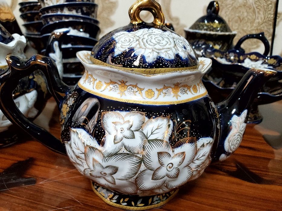 Продаются 3 больших чайника "Мадонна"