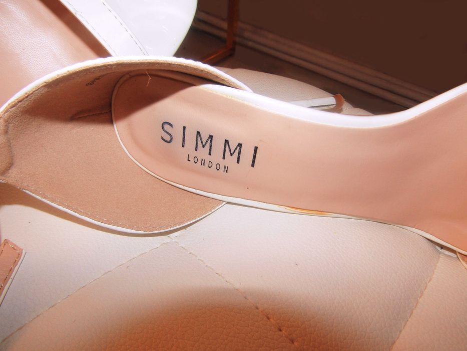 Бели Лачени Сандали - Бранд: Simmi LONDON