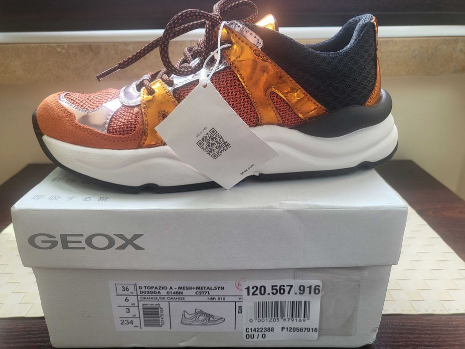 Дамски,много ефектни маратонки,от плат и естествен велур ,номер36