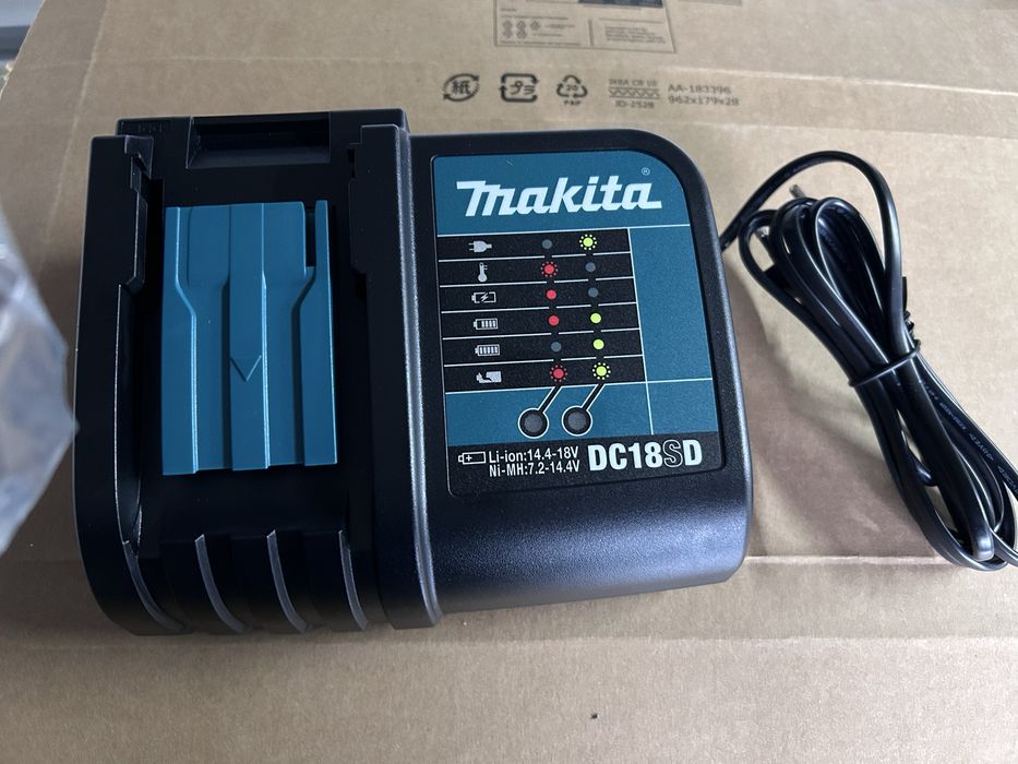Makita зарядно 18v Makita