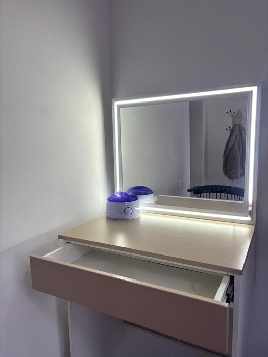 Стол для бровиста, визажиста