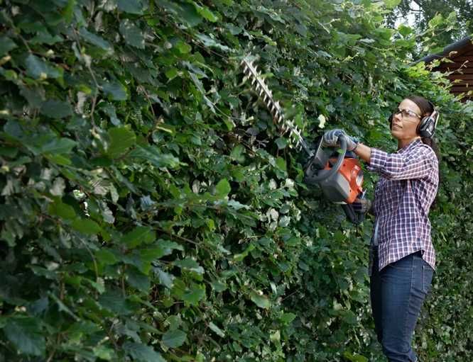 Кусторез бензиновые Husqvarna 122HD60 для профессионалов (Stihl,Bosch)