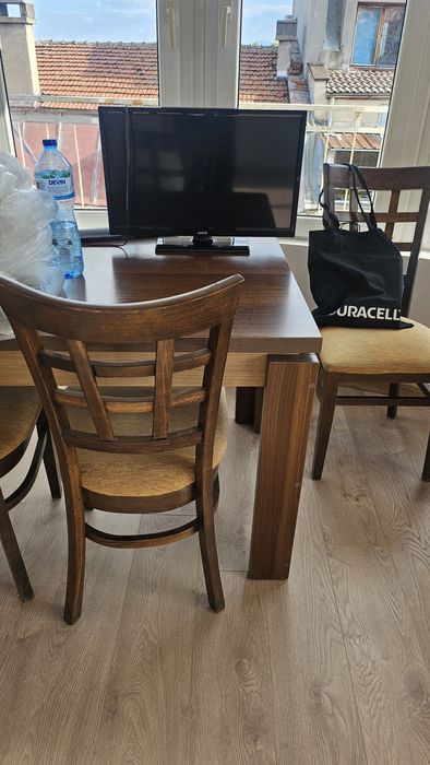 Маса трапезна -дървена, масивна 200 лв.