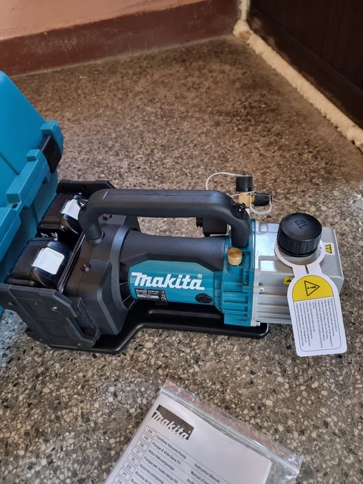 Акумулаторна вакуум помпа MAKITA DVP181ZK 18+18v