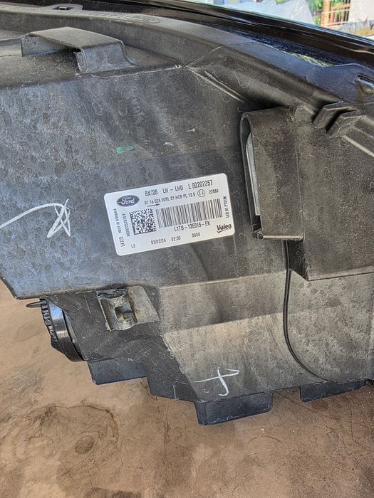 Ford PUMA 2020 ляв фар 3бр