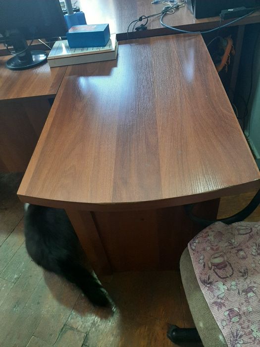 Офисный стол с приставкой