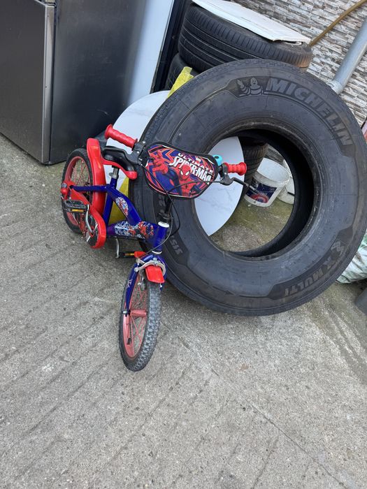 Biciclete 2 prima 450 lei a 2 de copii de vinzare 200 lei