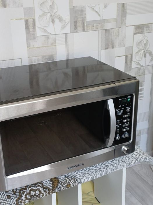 Продам микроволновку с грилем.