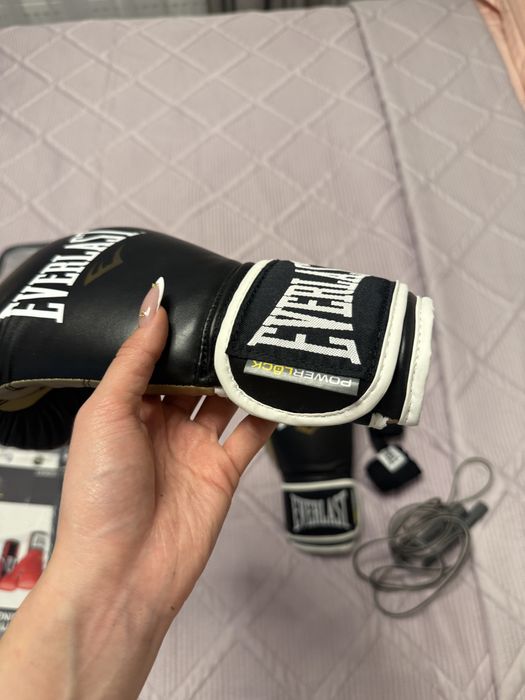 Боксерские перчатки Everlast