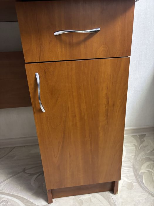 Продам компьютерный стол