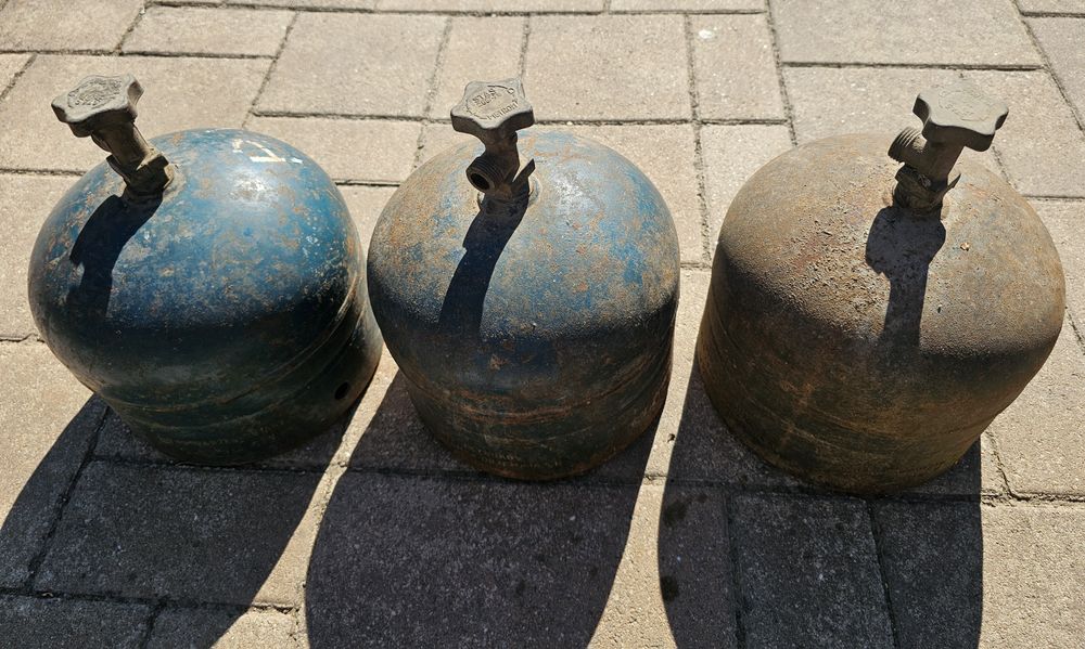 Vând 3 Butelii Camping, 5 Litri, În Stare Foarte Bună