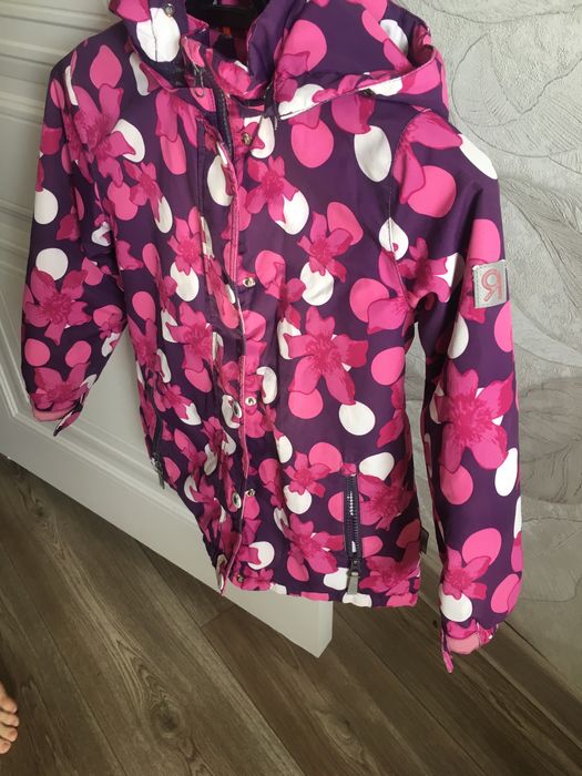 Продам куртку на девочку,122 см,б/у