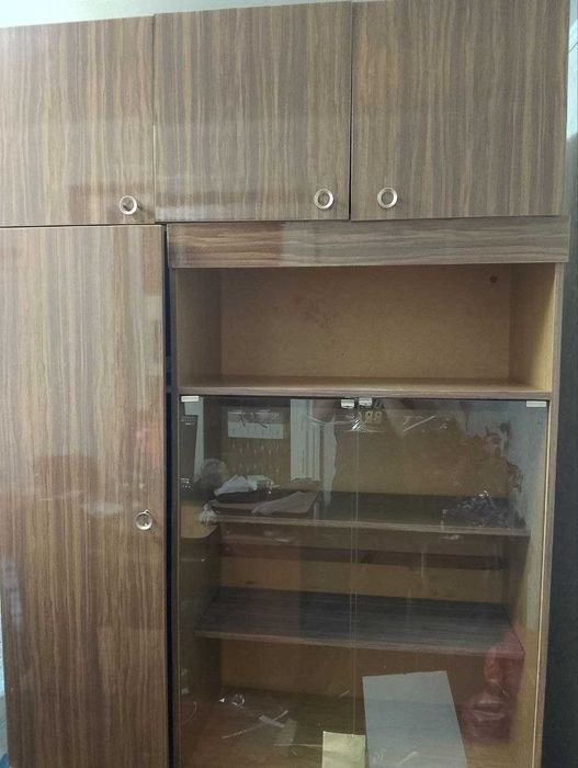 Российский шкаф, надёжный без значительный повреждений.