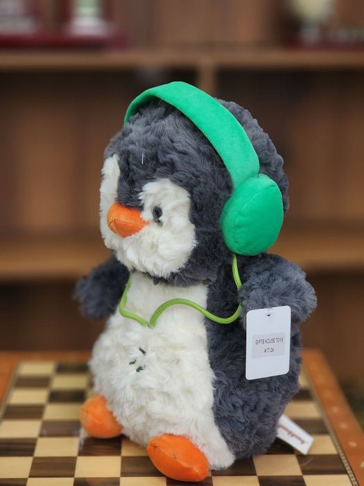 Мягкие игрушки пингвин и заяц