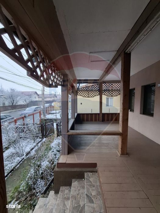 Casă tradițională + teren generos, în centrul Măneciu lângă Primărie