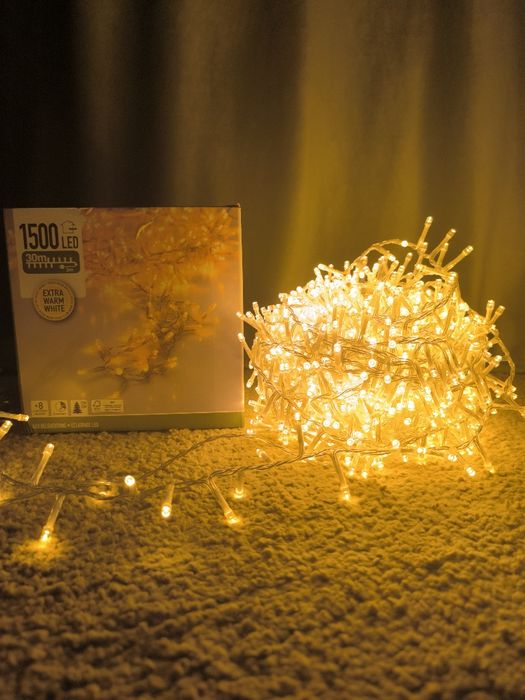 Instalație cu lumină caldă (1500 led-uri - 30 m)