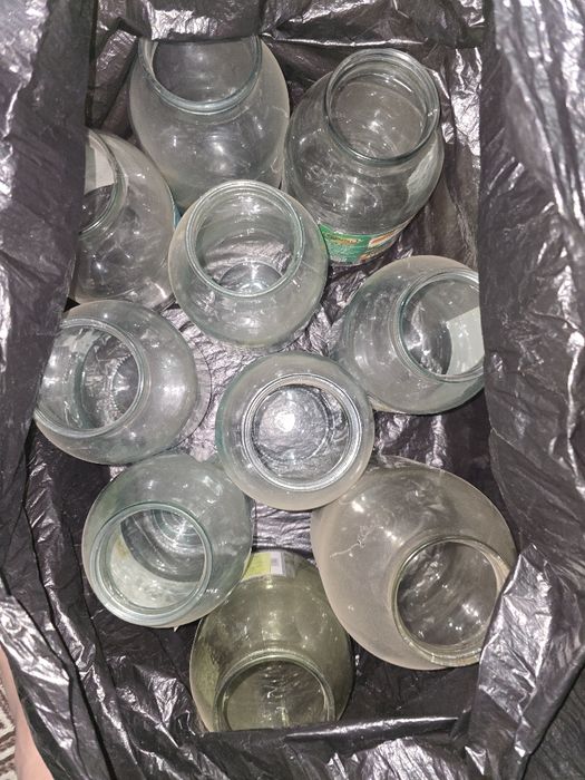 Продам банки 2 литровые
