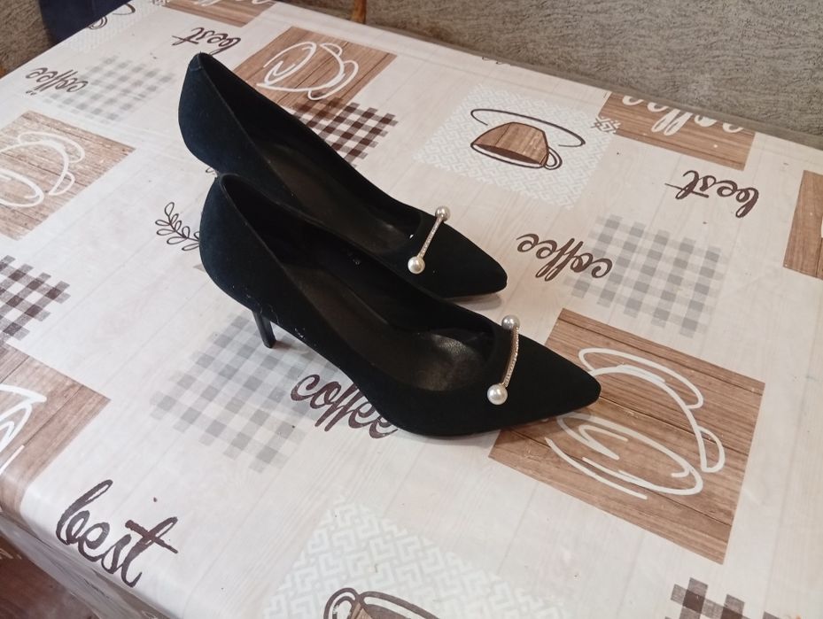 Продаются туфли женские.