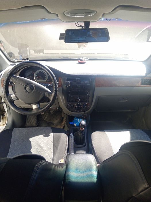 Ласетти 1.8 холати идиал зур яхши иккита жойида Петер бор газ.бензин .