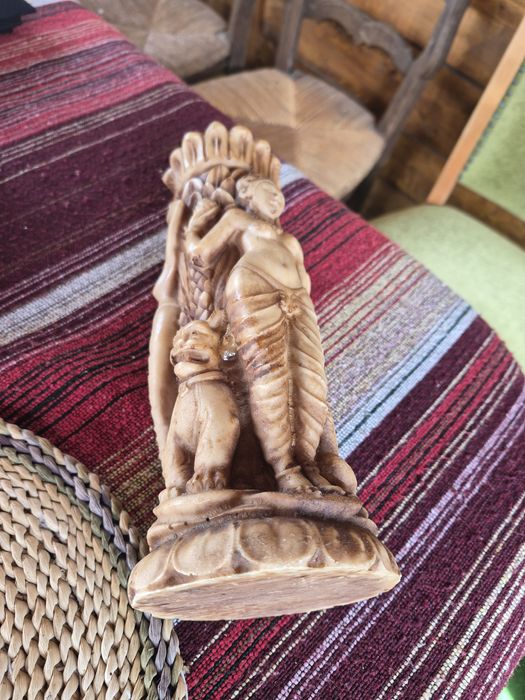 Vând Vază Asiatică sculptată