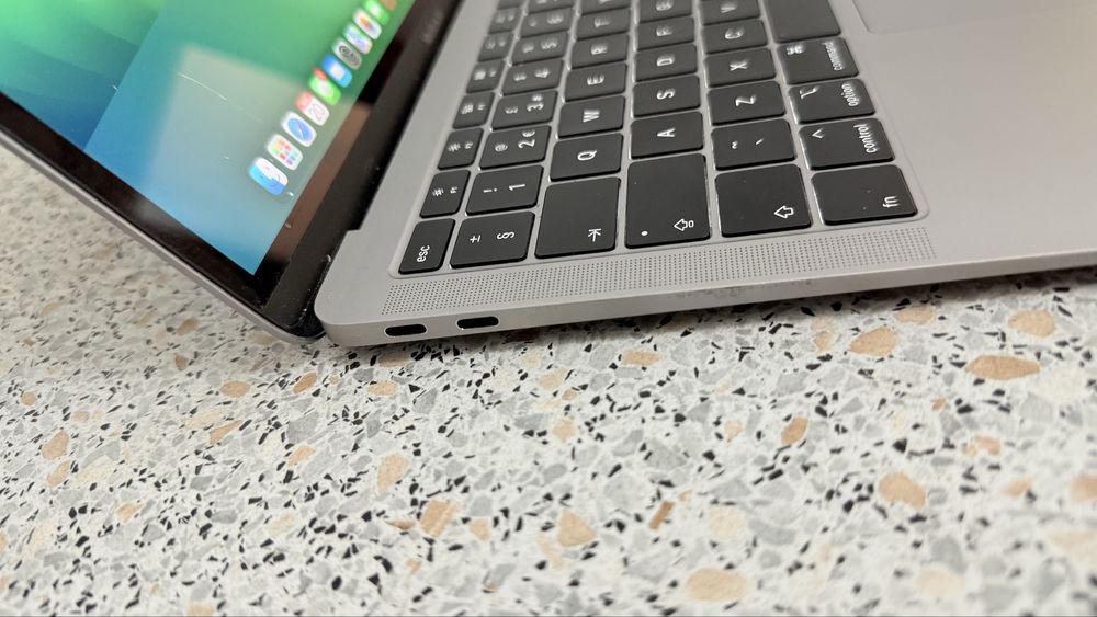 Macbook air 13 8/128gb