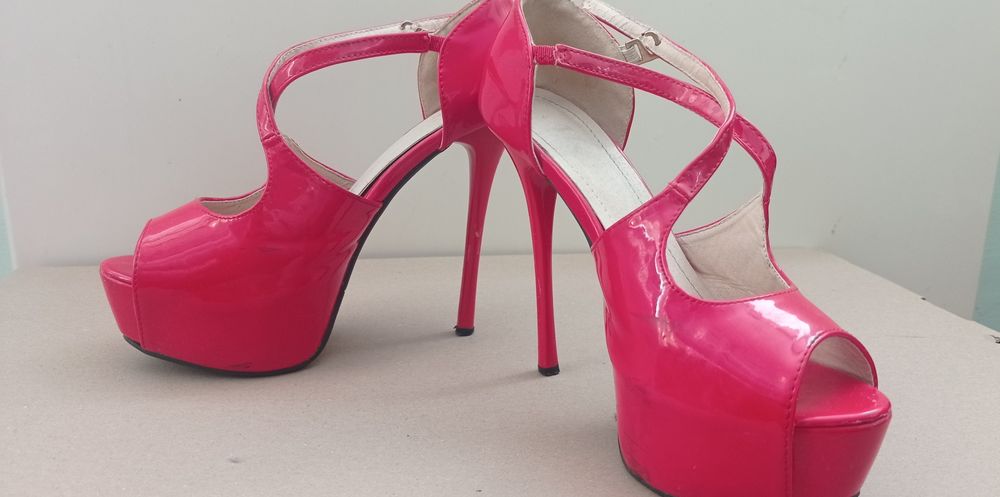 Обувки 39 номер носени  четири чифта