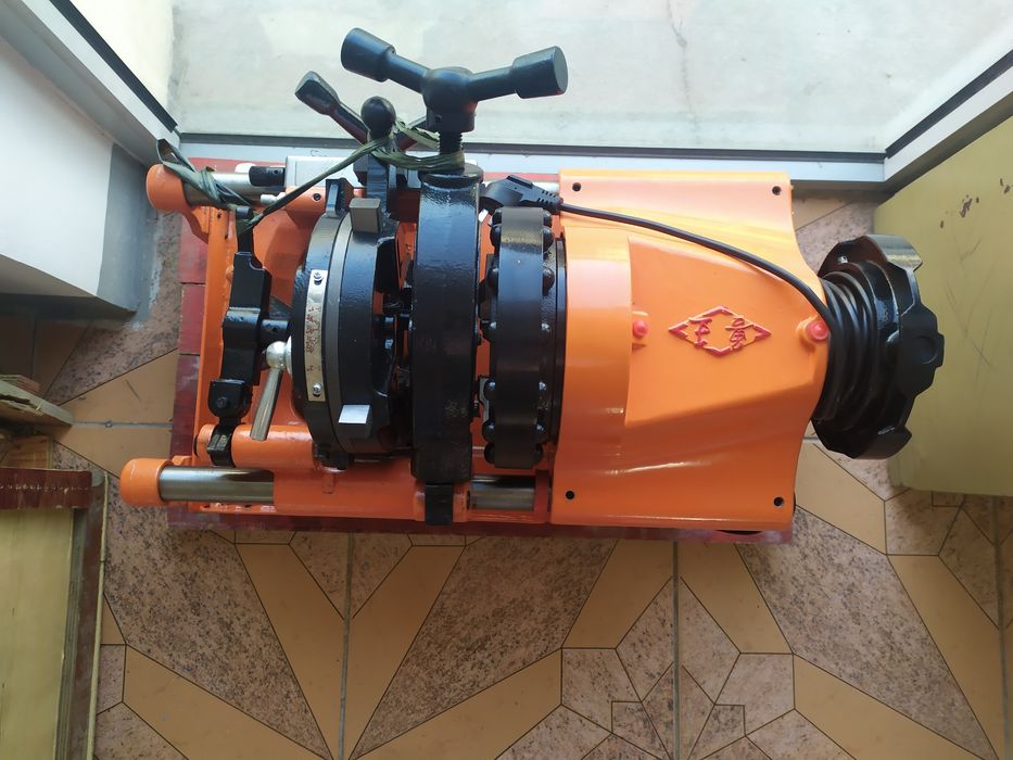 Станок для нарезания резьбы