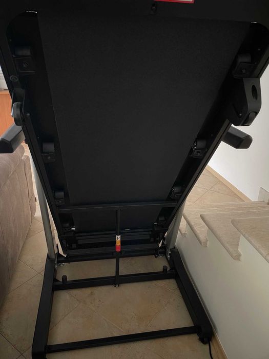 Бягаща пътека TUNTURI FitRun 90i Pro, Мотор 3.5 к.с., Bluetooth