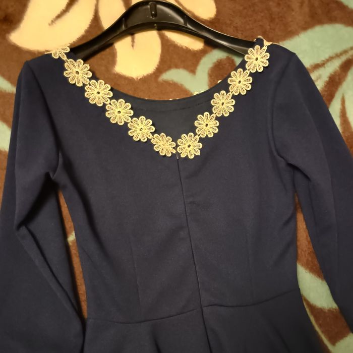 Rochita neagra cu flori