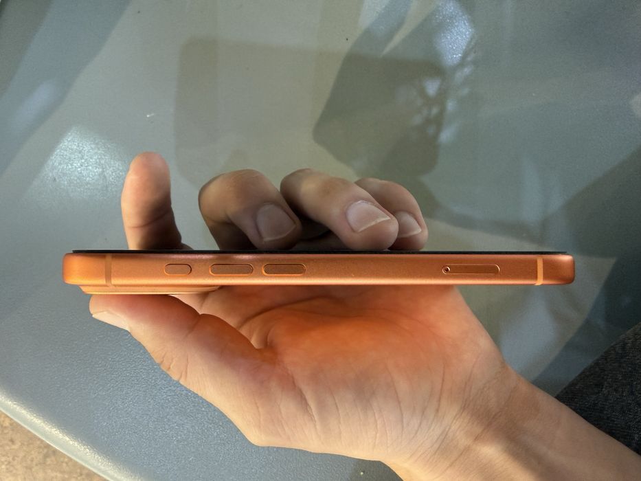 iPhone 17 pro ORANGE