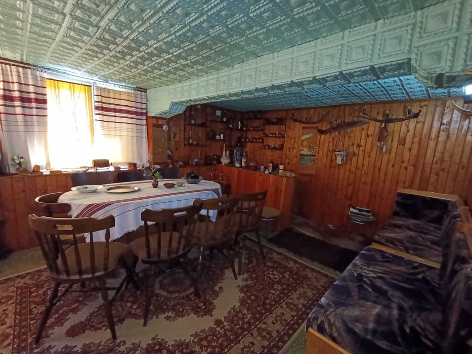 къща с двор в село Яворец