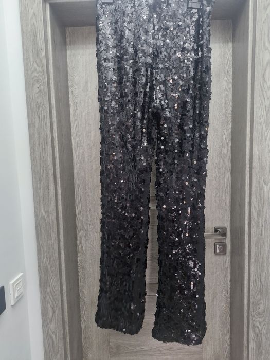 Vând pantaloni, cămașă, sacou