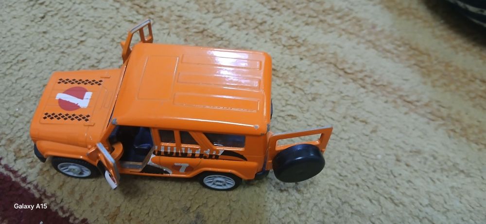 Внедорожник игрушка