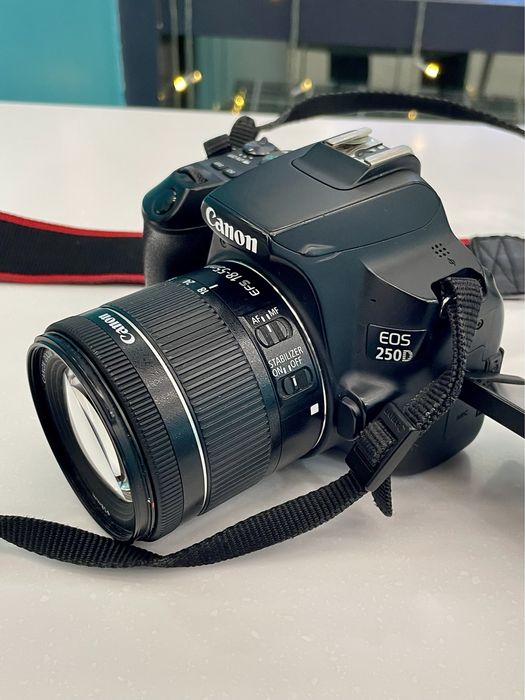 Камера Canon 250D