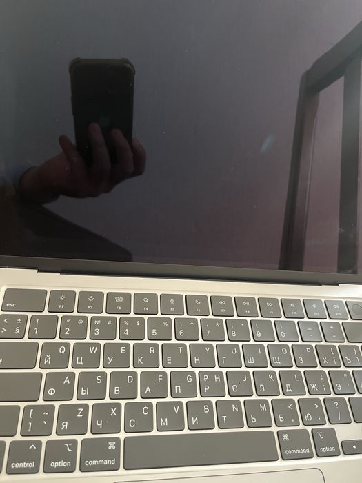 MacBook Air 13” M2 • 8GB / 256GB