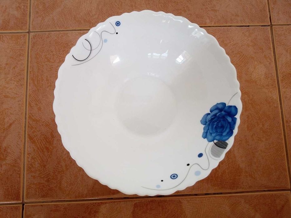 Bol din sticlă opaloasă / ceramică fină cu trandafir albastru – 18 cm (Ca nou)