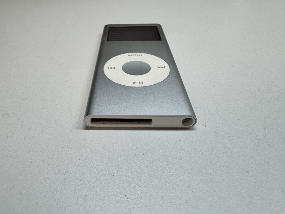 Оригинален Apple iPod Nano 2nd Generation 2GB (A1199) Сребрист – С кутия и слушалки (с качена музика)