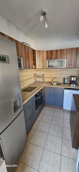 Дава се под наем Тристаен апартамент в Бургас, Сарафово - 120 кв.м за 612 € - Снимка #1