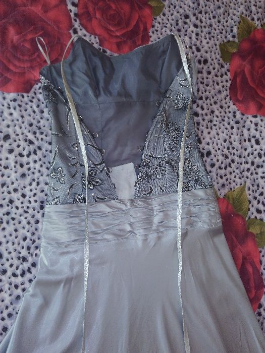 Официална рокля за повод