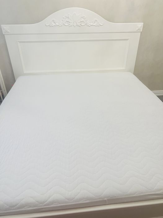 Двуспальная кровать