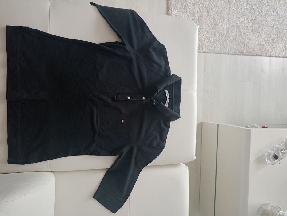 Vând tricou dama Tommy Hilfiger,cu mânecă trei sferturi, produs că nou
