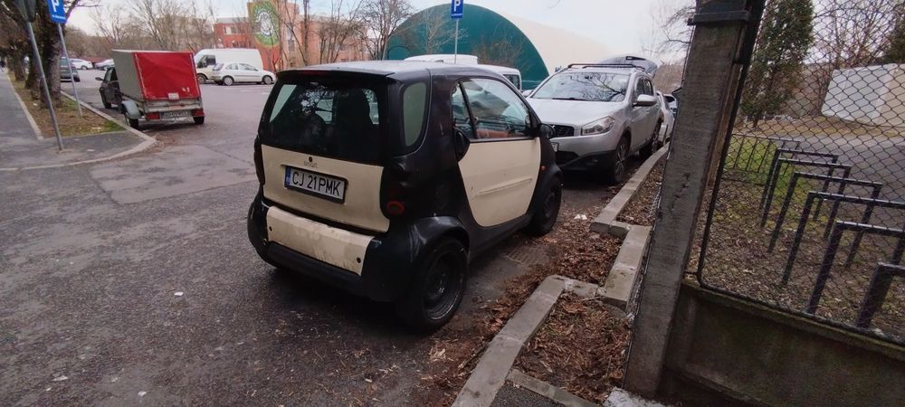 Se vinde Smart City-coupe