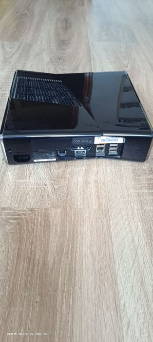 Vand xbox 360 doua controlarea+ sapte jocuri