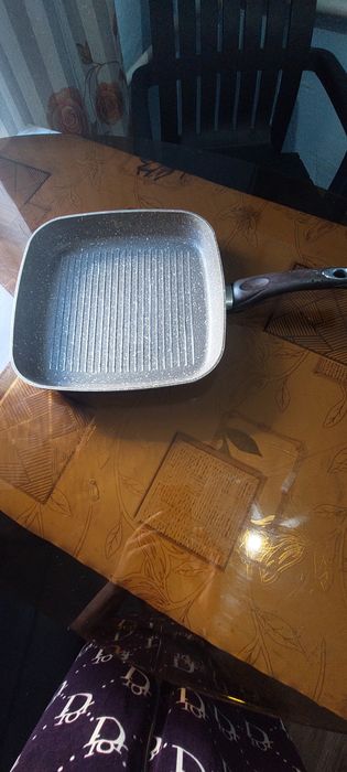 Продам  СКАВОРОДКУ гриль.